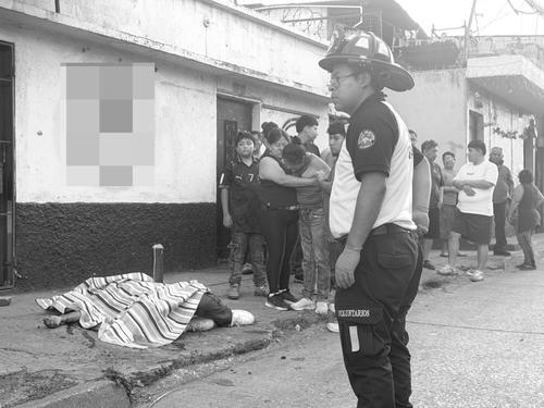 Los socorristas confirmaron que el joven en Villa Nueva ya no tenía signos vitales. (Foto: Bomberos Voluntarios)