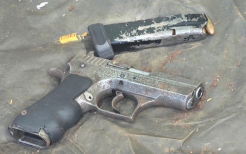 En el operativo la Policía encontró un arma de fuego, celulares y drogas. (Foto: PNC)