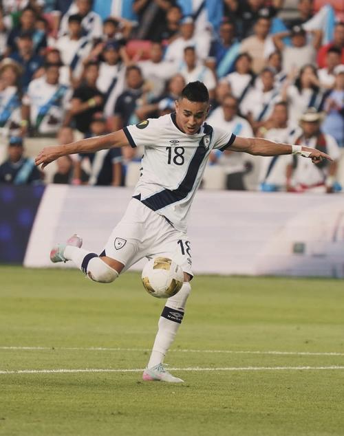 Santis espera seguir en un buen nivel para aportar su talento a la Bicolor. (Foto: Fedefut)