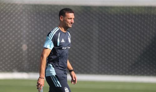 La Albiceleste registra 17 tiros de esquina y promedia el 55% de posesión del balón. (Foto: AFP)