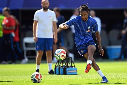 El francés Michael Olise suma 5 remates entre los tres palos y 14 remates en total. (Foto: AFP)