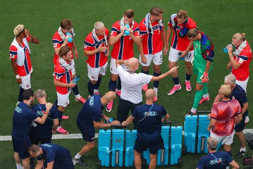 Los dirigidos por Stale Solbakken han sumado 1,095 presiones defensivas y 175 presiones defensivas directas. (Foto: AFP)