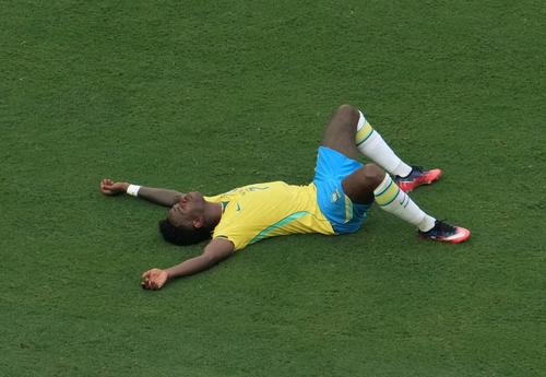 Vinicius recibió 4 faltas y cometió 10. Ademas registró 3 fueras de juego. (Foto: AFP)