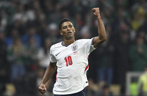 Bellingham firmó un doblete y calificó la victoria como la mejor noche de su carrera con Inglaterra. (Foto: AFP)