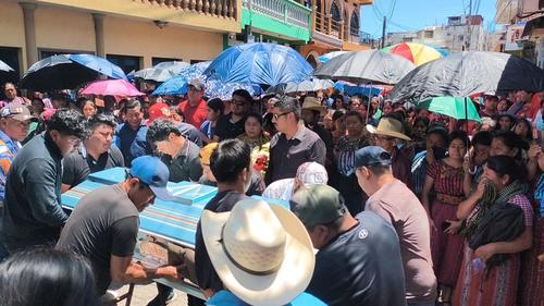 Antes de ser sepultado, se le rindió un homenaje póstumo en el parque central del municipio. (Foto: Alfonso Guárquez/colaborador)