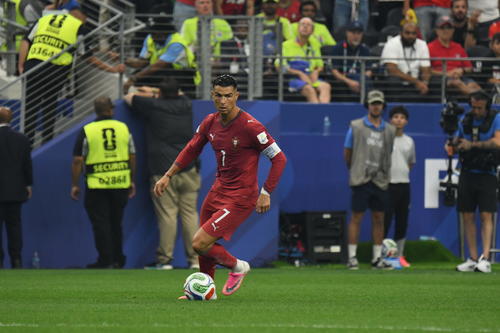 Con el gafete de capitán, CR7 dio su último show en Mundiales. (Foto: Rudy Martínez)