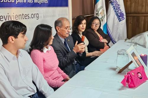 La familia Siekavizza pide a la ciudadanía información del paradero de Cristina. (Foto: Estuardo Paredes/Colaborador)