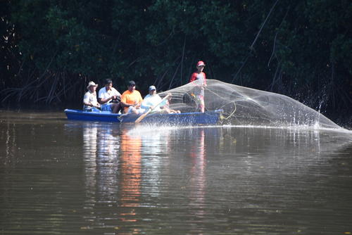 En la mayoría de ríos y canales se observa a pescadores artesanales. (Foto: Henry López/Colaborador)
