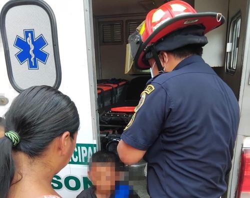 Mujer defiende a su hijo y deja herido a otro menor. (Foto: Irma Tzi)