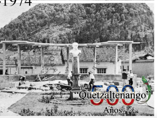 El actual monumento a Simón Bolívar, donado por Venezuela, fue inaugurado el 14 de septiembre de 1990. (Foto: Cortesía Fototeca Quetzaltenango)