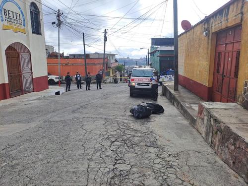 Los cuerpos humanos estaban dentro de una bolsa. (Foto: Bomberos Voluntarios)
