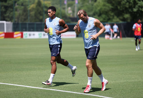 Kane y Bellingham encabezan la ilusión inglesa de seguir avanzando en el torneo. (Foto: AFP)