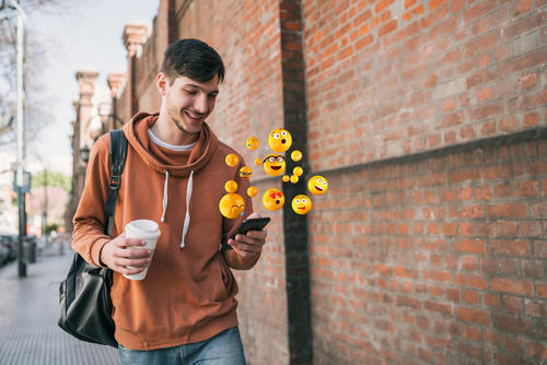 Algunos jóvenes los utilizan para acortar palabras. (Foto: Shutterstock)