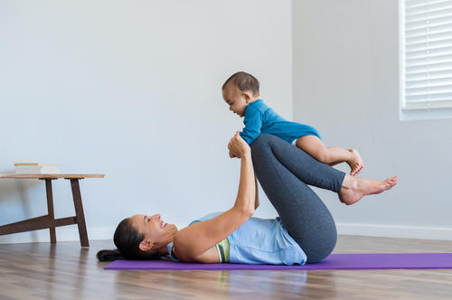 Busca un momento para ti, muévete, respira, ejercítate. Tu corazón y tu familia te lo agradecerán. (Foto: Shutterstock)
