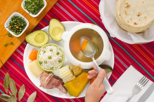 Cambiar los fritos y embutidos por frutas, verduras y comida hecha en casa puede salvar tu corazón. (Foto: Shutterstock)