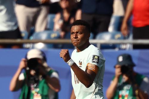 El capitán francés se repuso y logró abrir el marcador con un fuerte disparo. (Foto: AFP)