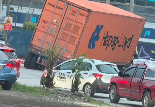 Se coordinó con una grúa para retirar el vehículo. (Foto: PMT San Miguel Petapa)