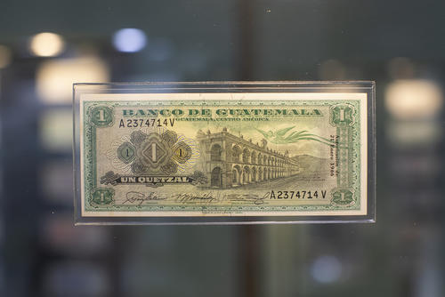 Billete de 1966, resaltaba el Palacio de los Capitanes de La Antigua Guatemala. (Foto: Sandra Sebastián/Colaboradora)