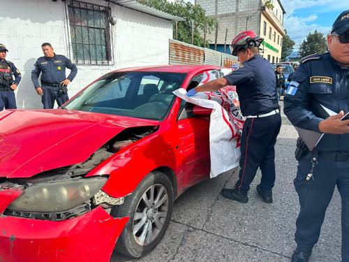 En el lugar quedó el vehículo baleado y en su interior el conductor fallecido. (Foto: Asonbomd)