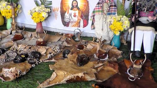Ritual maya y católico: bendicen máscaras de venados en Guatemala.