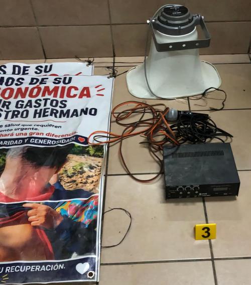 Utilizaban mantas vinílicas para reforzar su mentira. (Foto: PNC)