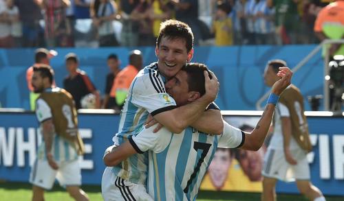 El antecedente más reciente en un Mundial favorece a la Albiceleste, que avanzó con un agónico gol de Di María. (Foto: FIFA)