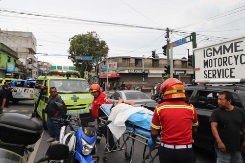 Una mujer fue trasladada con heridas de bala al Hospital Roosevelt. (Foto: CBM)