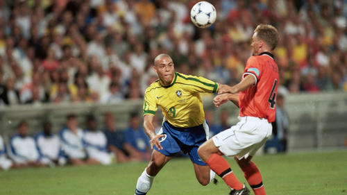 Ronaldo Nazario abrió el marcador en la semifinal ante Países Bajos en 1998, que se definió en penales. (Foto: FIFA)