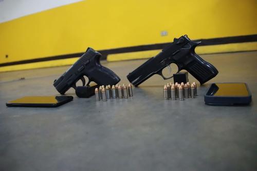 Este fue el armamento que portaban los adolescentes. (Foto vía: PNC)