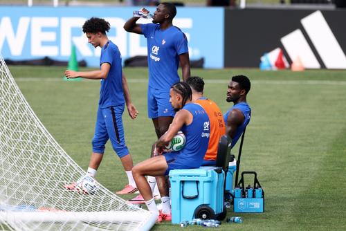 Francia ha recibido 2 goles, registra 249 pérdidas de balón provocadas y un tiempo de recuperación del 87.86 segundos. (Foto: AFP)