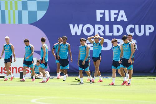 La Roja registra 2,993 desmarques para recibir balón, 863 a la espalda de la defensa, 1,063 entre líneas y 1,067 por delante de la defensa. (Foto: AFP)