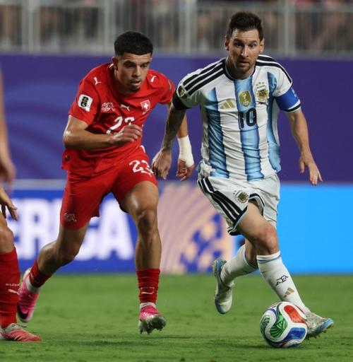 Messi fue el jugador mejor calificado de la ronda tras liderar el ataque argentino. (Foto: AFP)