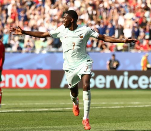 Dembélé brilló con gol y una actuación sobresaliente para clasificar a Francia. (Foto: AFP)