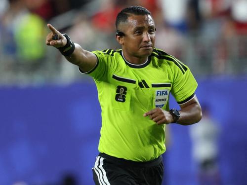 En agosto de 2023, Iván Barton fue invitado para dirigir partidos de la Liga Profesional Saudí. (Foto: ElSalvador)