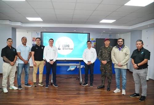 Selvyn Ponciano, de Aurora, y Juan García, de Antigua, estuvieron presentes en la reunión. (Foto: Deportes Bantrab)