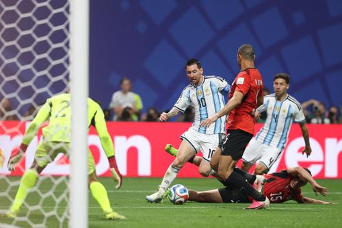 Argentina completó 558 de los 618 pases frente a Egipto, que sumó 316 de los 382 del total. (Foto: AFP)