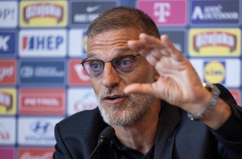 Bilic es una de las figuras más polifacéticas del futbol croata: abogado, habla 4 idiomas, toca la guitarra en una banda de rock y protagonizó una de las jugadas más famosas de las Copas del Mundo. (Foto: AFP)