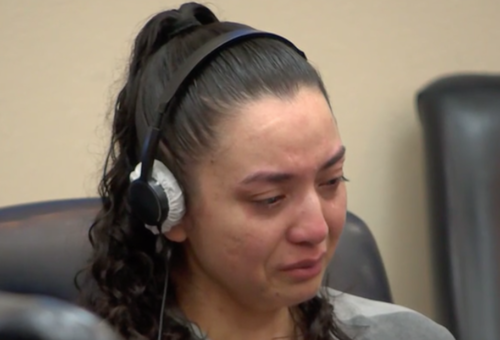 La mujer no pudo contener las lágrimas al escuchar su sentencia. (Foto: KSNB Local 4)