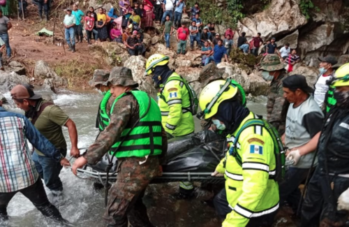 El cuerpo fue localizado a 500 metros de profundidad, dentro de una cueva. (Foto: ASONBOMD)