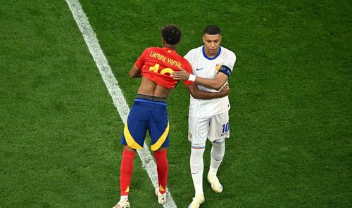 Lamine y Mbappé se han enfrentado 10 veces entre clubes y selección, en ocho de ellas salió victorioso el español. (Foto: Getty Images)