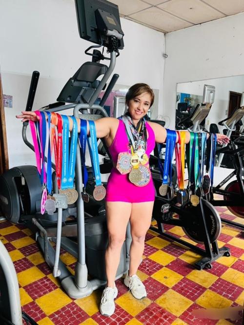 Con más de 19 años de experiencia, Claudia inició en el levantamiento de potencia motivada por el sensei Ricardo Shade, quien la impulsó a transformar su vida. (Foto: Jorge Morales/Colaborador)