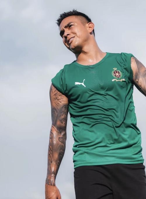 Santis portó los colores de su nuevo equipo. (Foto: Brunei DPMM)