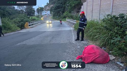 El cuerpo fue hallado a escasos metros del puente La Unión, en Ciudad Peronia, Villa Nueva. (Foto: Asonbomd)