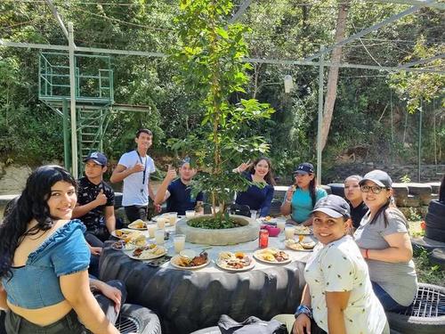 Grupos de amigos y familias se reúnen para pasar momentos agradables. (Foto: FB Eco Muro Olopa, Chiquimula, Guatemala)