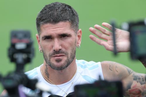 Rodrigo de Paul suma 270 pases con una precisión del 91%. Acumula además 10 centros, con el 30% de precisión. (Foto: AFP)