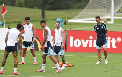 Argentina acumula 2,435 esprints o arrancadas a gran velocidad y 7,039 esprints. (Foto: AFP)