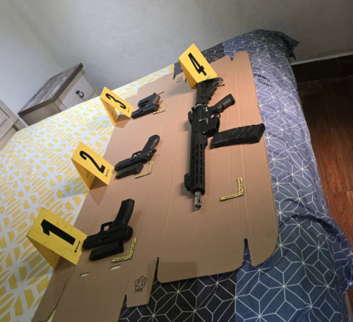 Las armas carecen de documentación legal. (Foto: PNC)