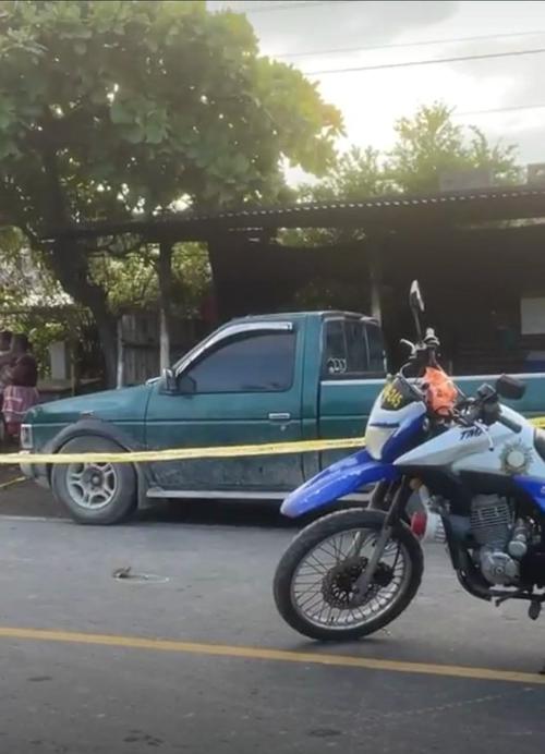 La víctima murió en el interior de su picop por las heridas de bala. (Foto: Rudy López/Colaborador)