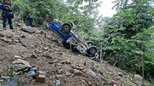 La patrulla en la que se conducían siete agentes policiales cayó a un barranco. (Foto: Nehemias Gutiérrez/Colaborador)