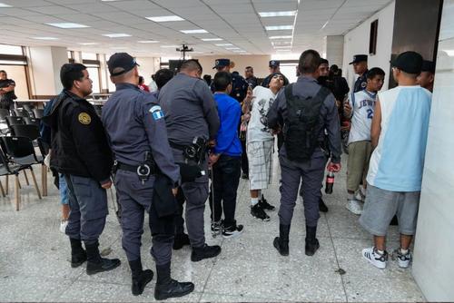 Los 25 pandilleros enviados a juicios capturados en el Barrio El Gallito pertenecen a la mara Salvatrucha. (Foto: Wilder López/Soy502)